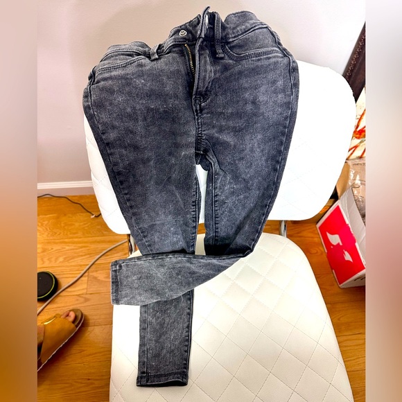 4 pairs of denim jeans. Size 7. - Picture 2 of 5